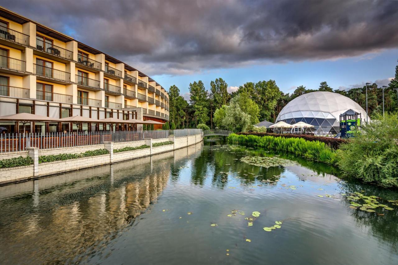 Holiday Inn Resort Warsaw Józefów, an IHG Hotel Exterior foto