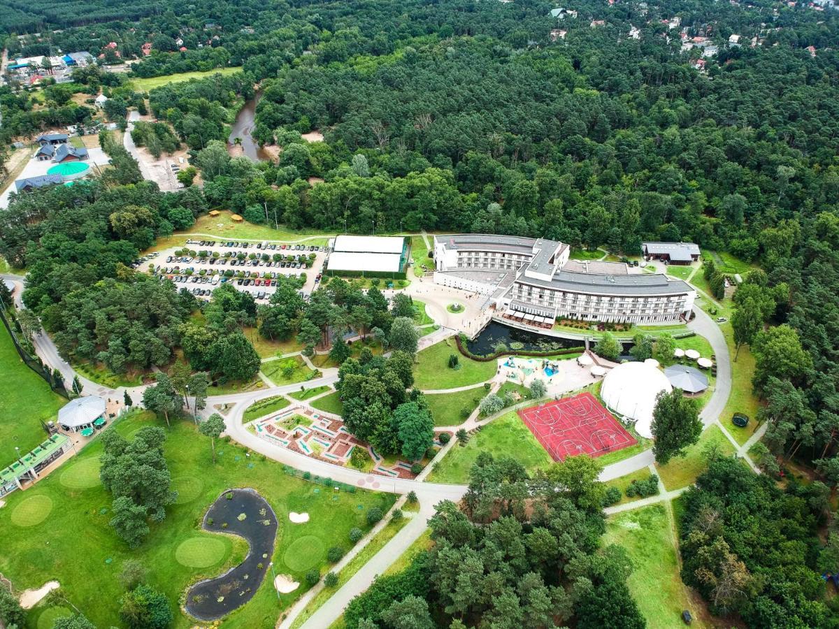 Holiday Inn Resort Warsaw Józefów, an IHG Hotel Exterior foto