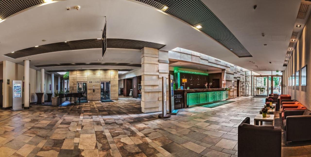 Holiday Inn Resort Warsaw Józefów, an IHG Hotel Exterior foto