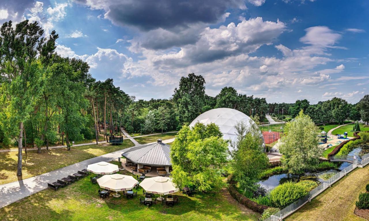 Holiday Inn Resort Warsaw Józefów, an IHG Hotel Exterior foto