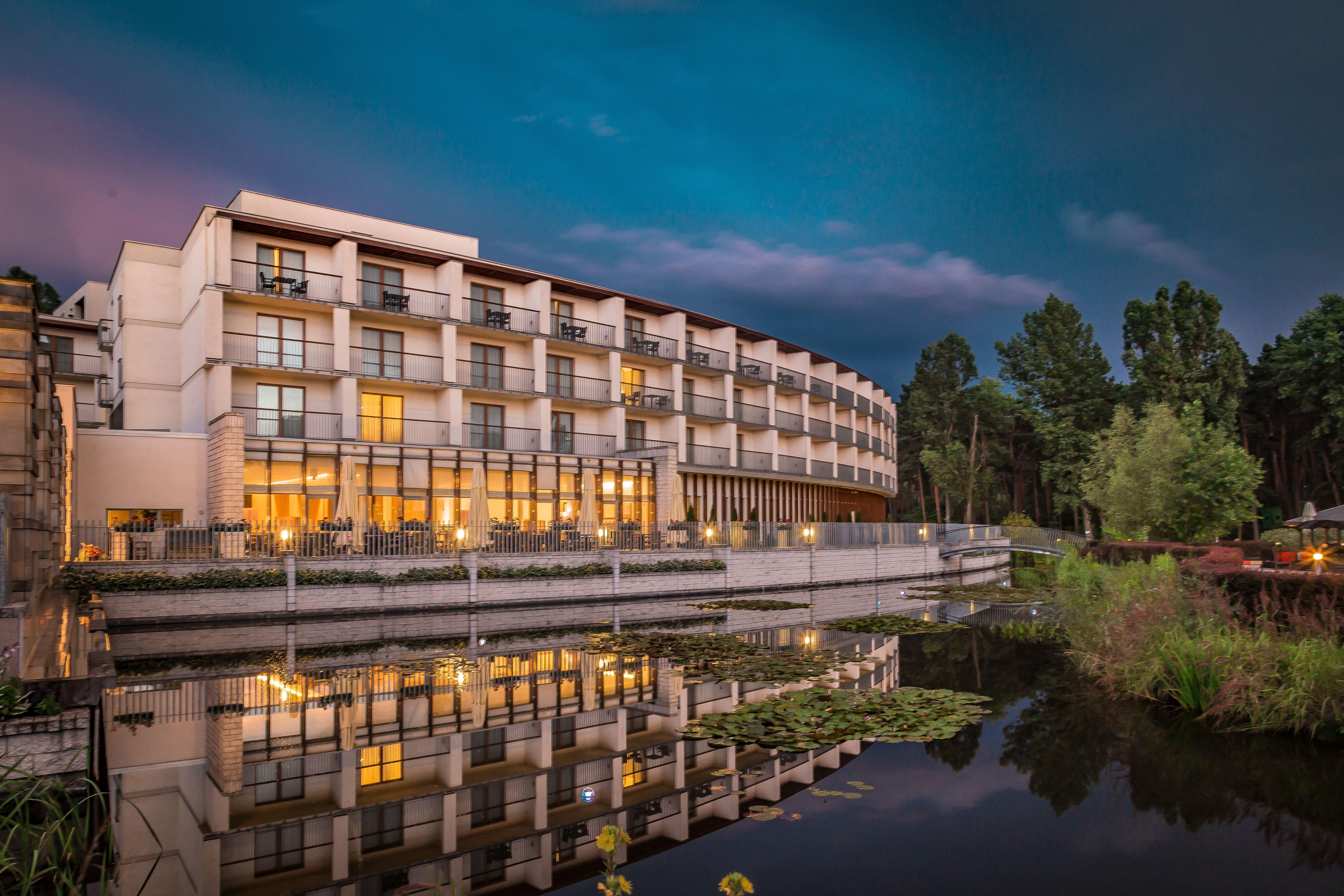 Holiday Inn Resort Warsaw Józefów, an IHG Hotel Exterior foto