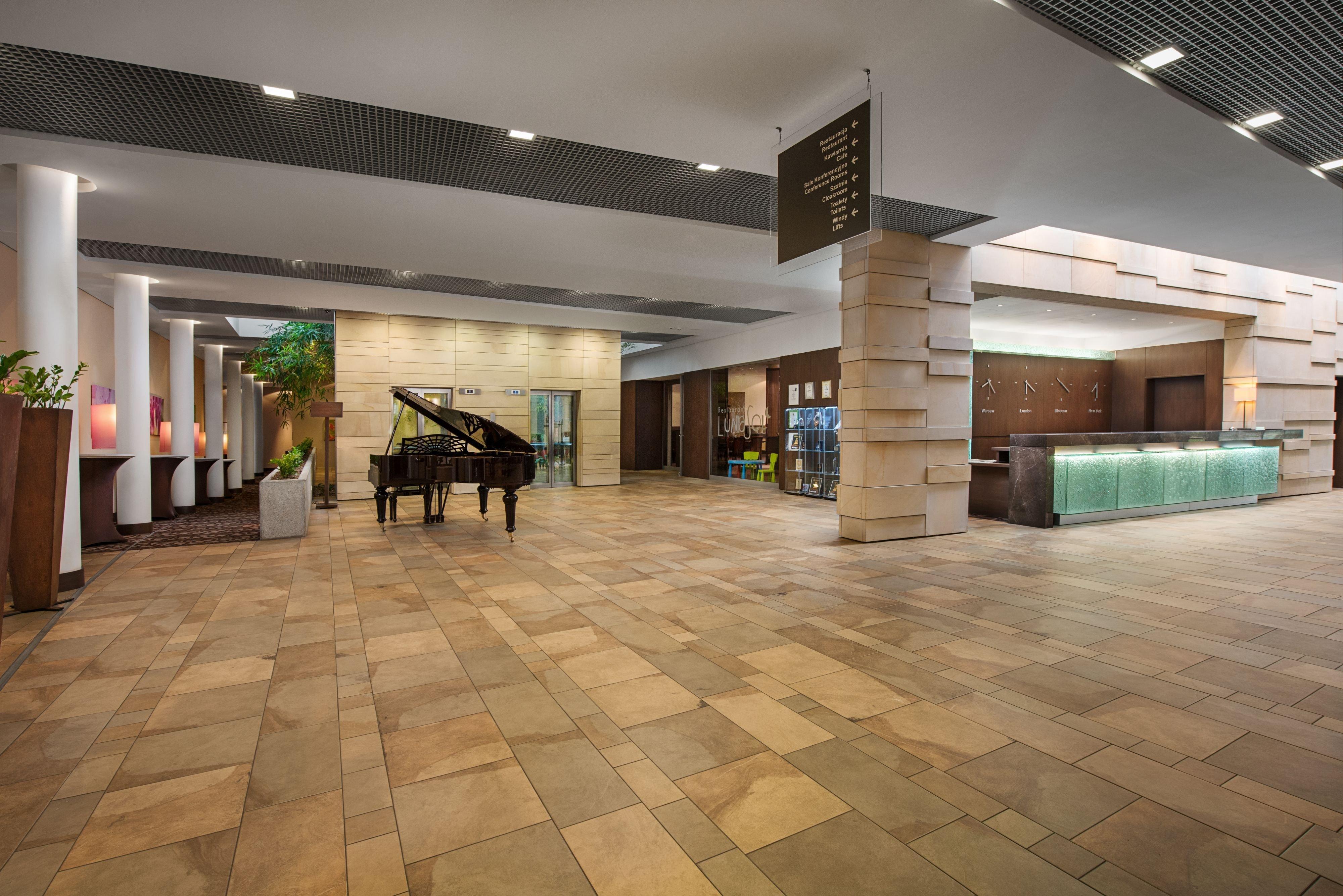 Holiday Inn Resort Warsaw Józefów, an IHG Hotel Exterior foto